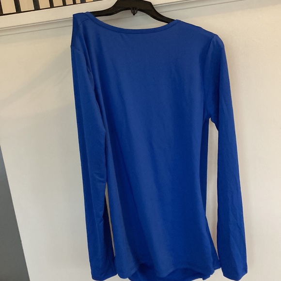 Blue nursing top size small - Picture 4 of 4